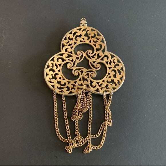 Vintage Coro Gold Tone Scrollwork Pendant 1960s-70s - Picture 2 of 5